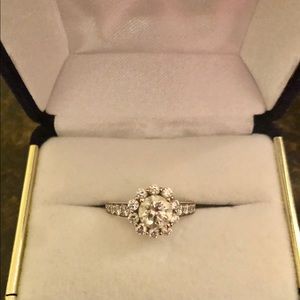 Diamond ladies ring